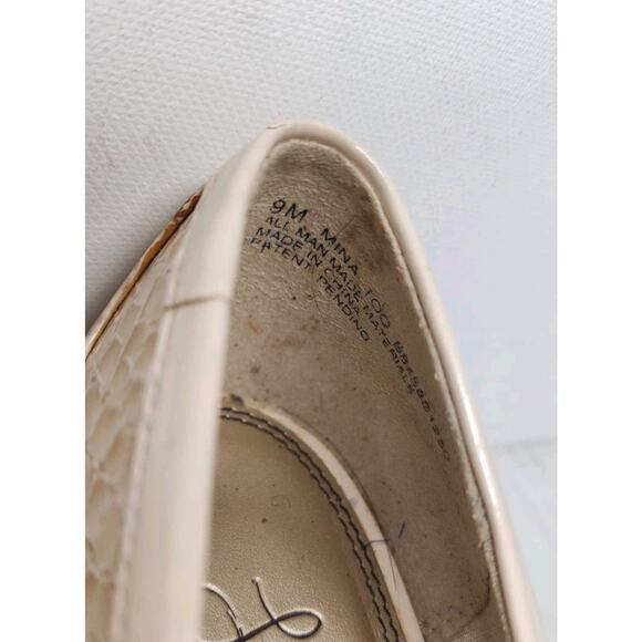 Lifestride Women’s 9M Slip Ons Cream Snake Skin Texture W/ Buckle Low Wedge Heel - Picture 4 of 14